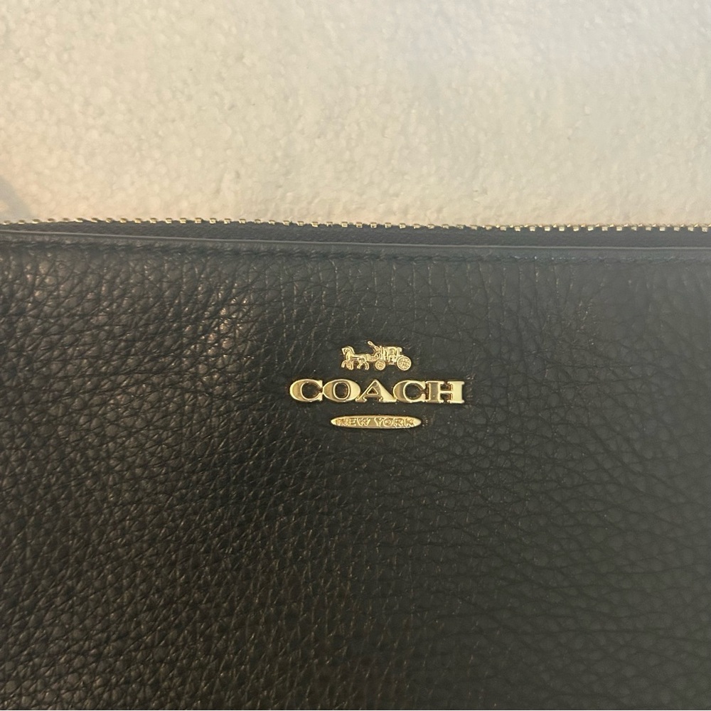 Coach NWT leveled leather large wristlet with chain clutch black gold - Picture 11 of 16